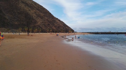 Na to plažo je pesek umetno navožemn