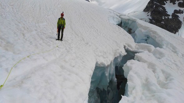 Ledeniške razpoke na ledeniku Dome